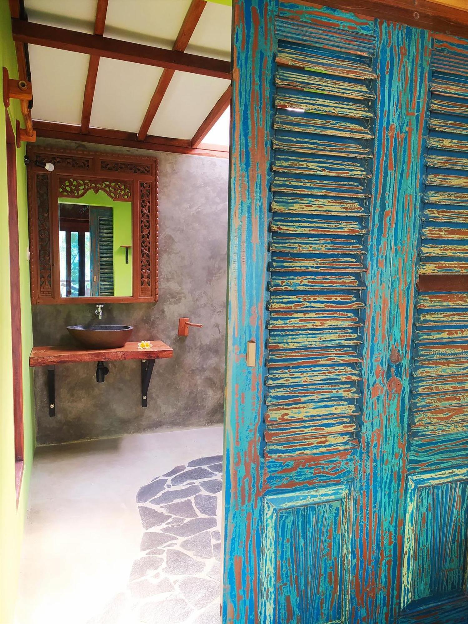 Eco Casa Hotel Karimunjawa Eksteriør billede